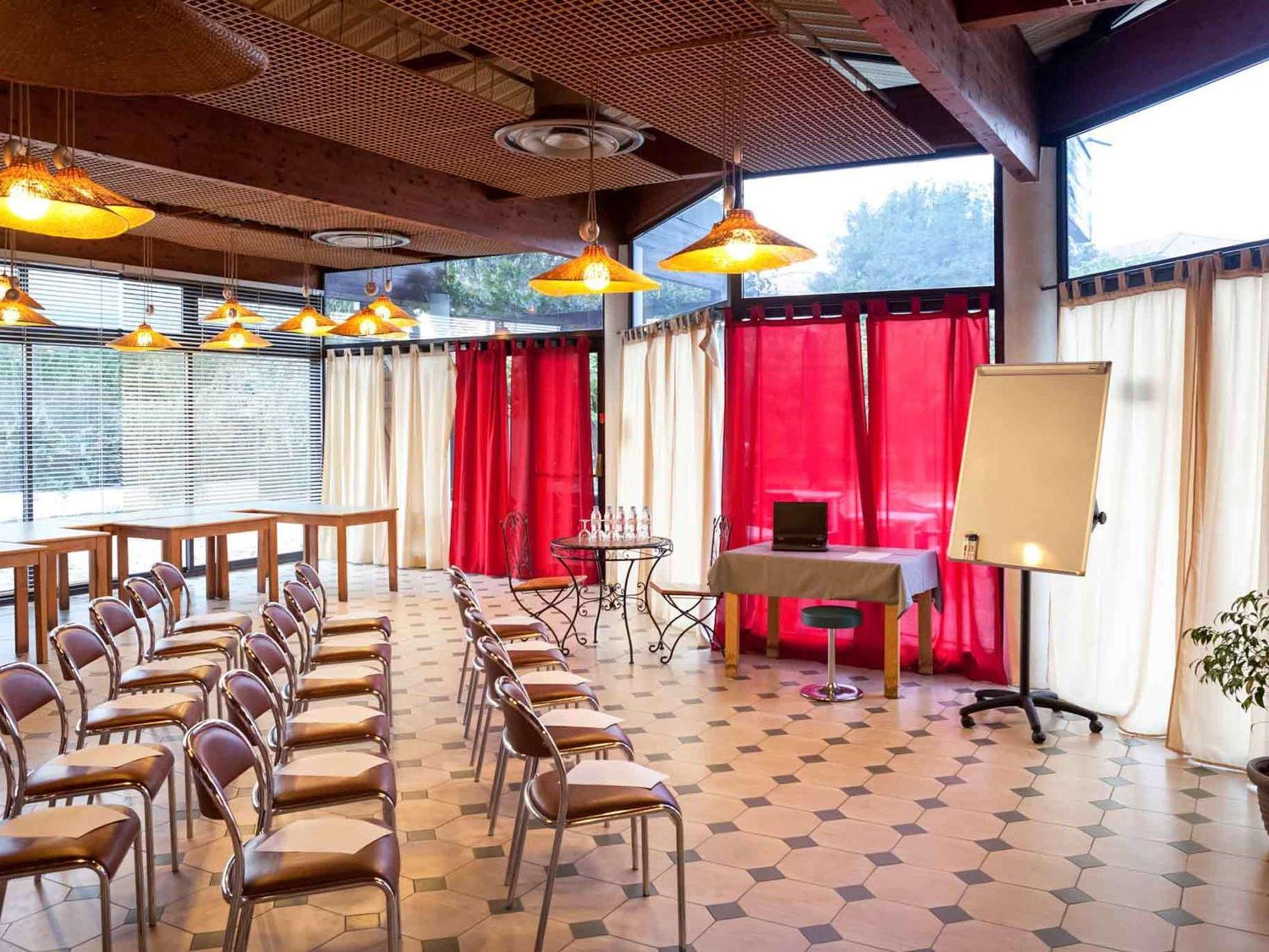 Ibis Budget Saint Christol Les Ales Eksteriør bilde